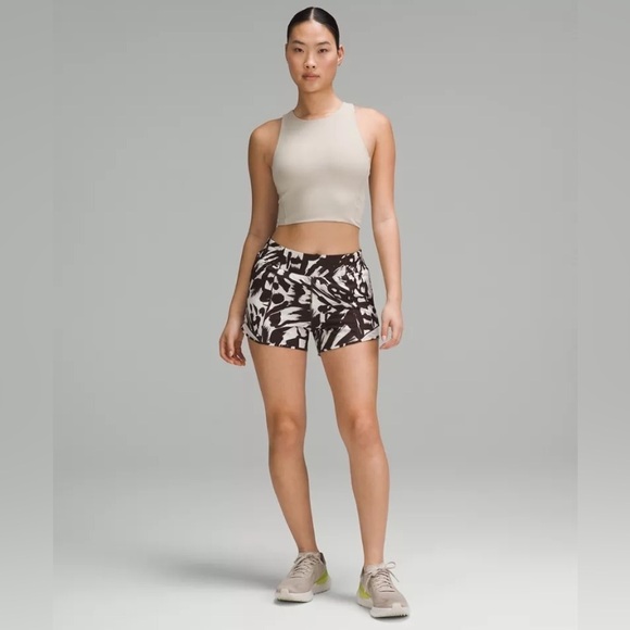 D10.23 NWT Hotty Hot HR Lined Short 4" • Monarch Bloom Bone Espresso/Bone - Picture 4 of 5